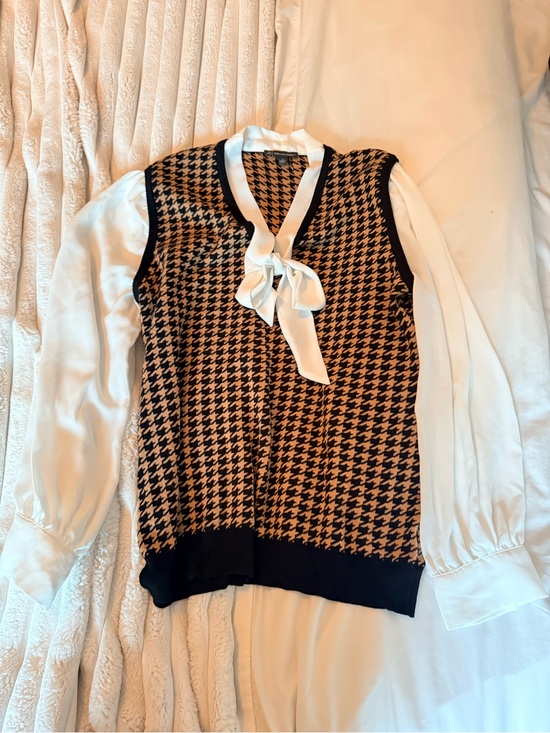Adrianna Papell Sweaters - Adrianna Papell Black and Tan Houndstooth V-Neck Sweater with White Tie Blouse